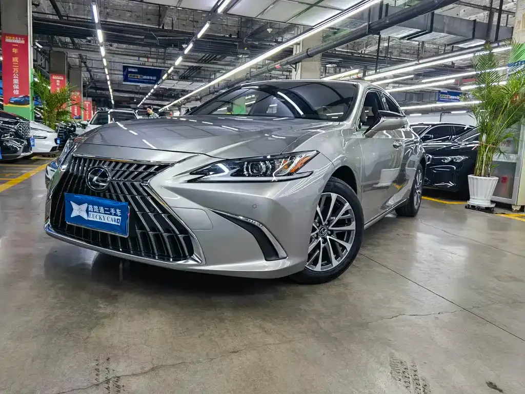 Lexus ES — фото 1