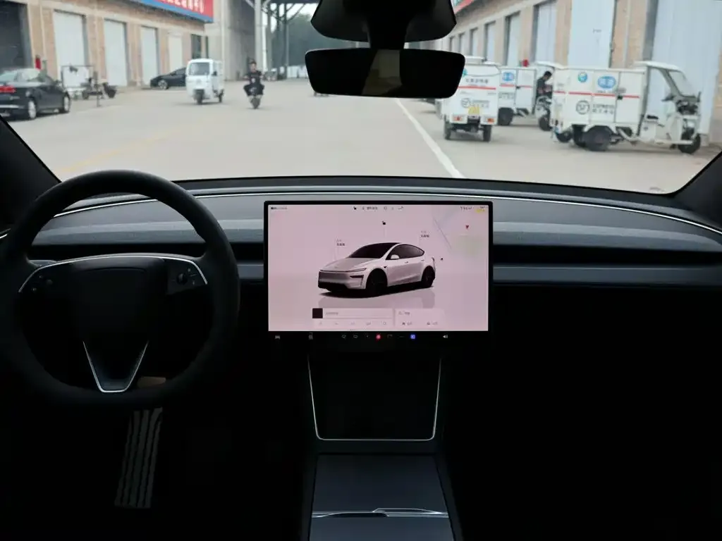 Tesla Model Y — фото 4