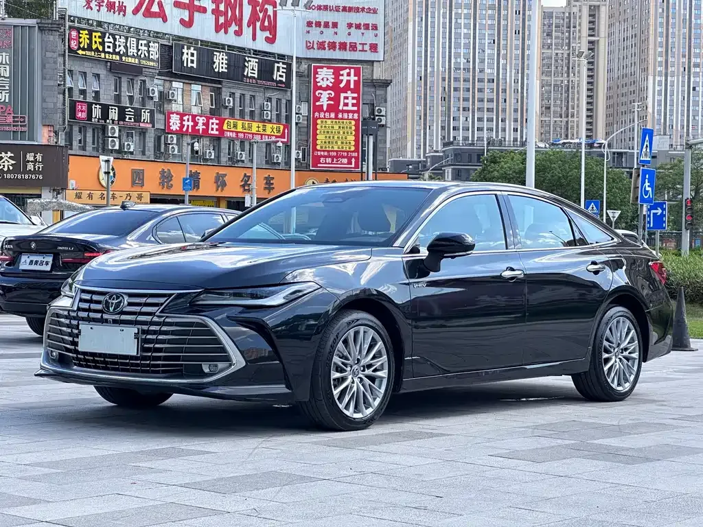 Toyota Avalon — фото 1