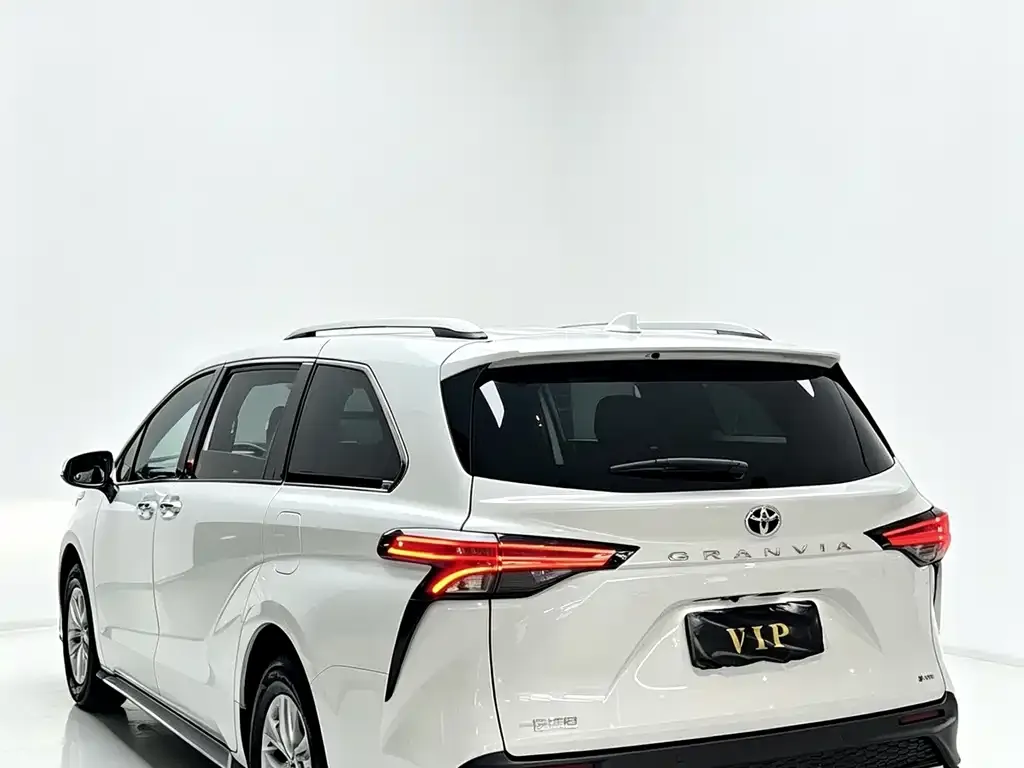 Toyota Granvia — фото 7