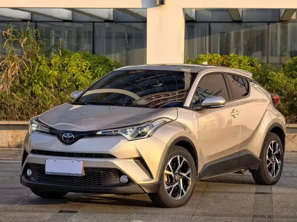 Toyota C-HR — фото 1
