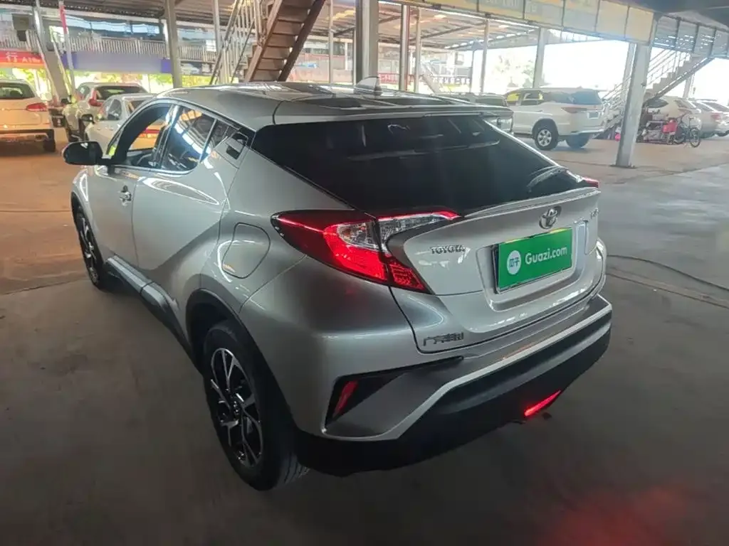 Toyota C-HR — фото 2