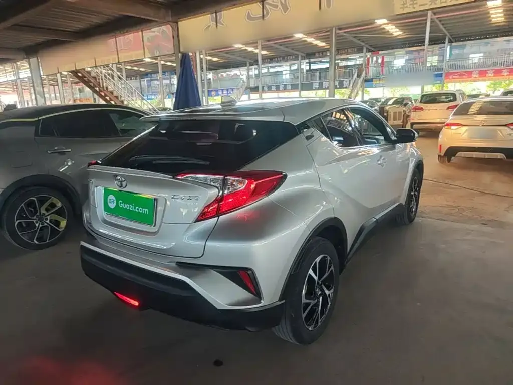 Toyota C-HR — фото 9