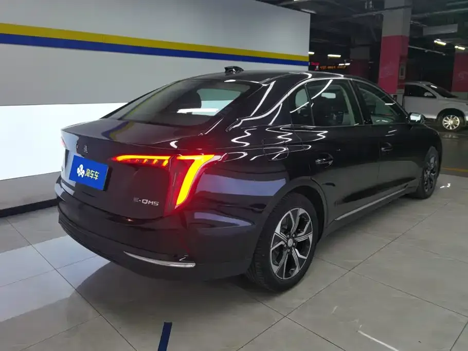 Hongqi E-QM5 — фото 3