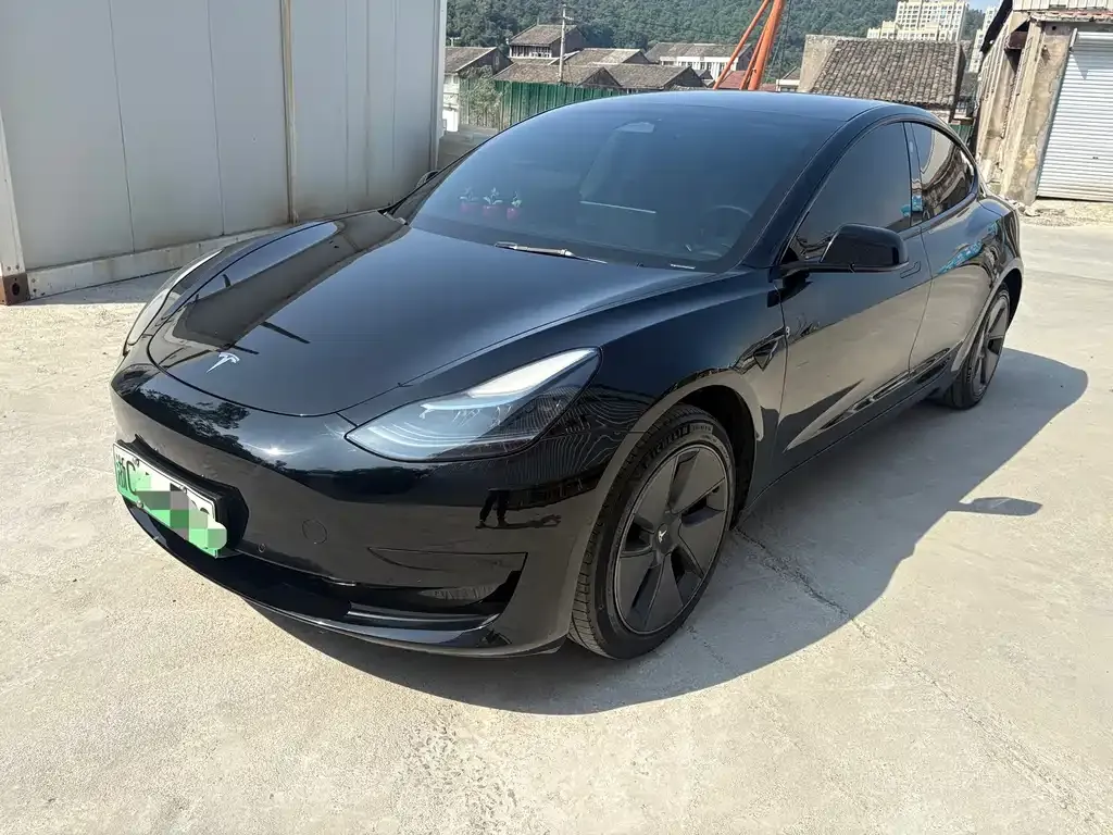 Tesla Model 3 — фото 1