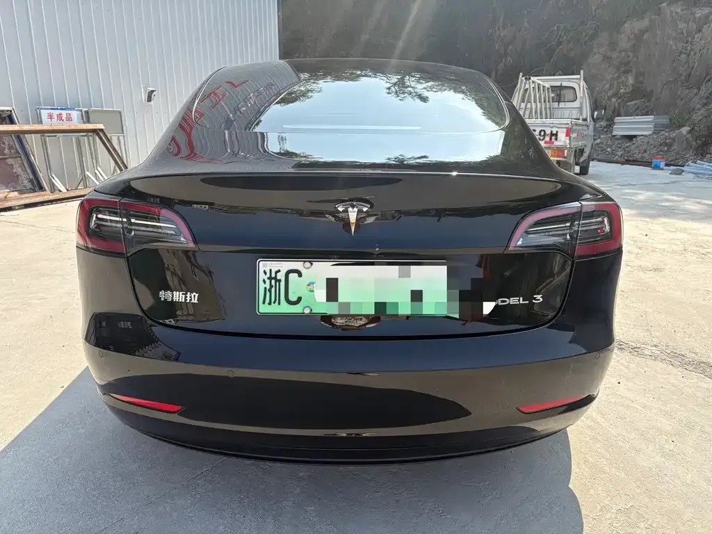 Tesla Model 3 — фото 8