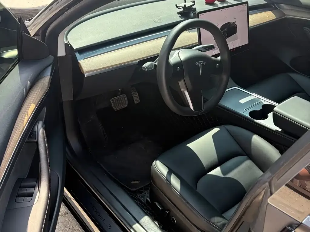 Tesla Model 3 — фото 4
