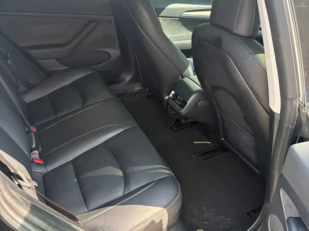 Tesla Model 3 — фото 10