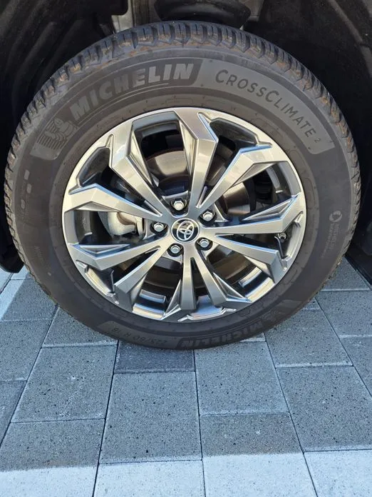 Toyota RAV4 — фото 3