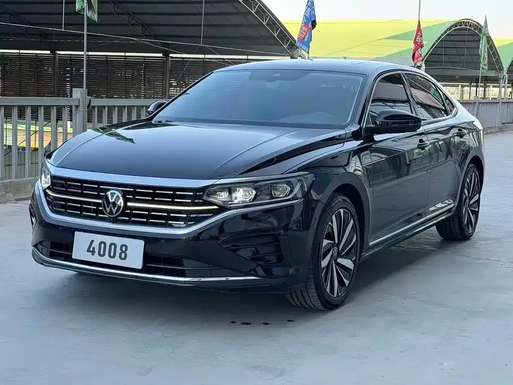 Volkswagen Passat — фото 1