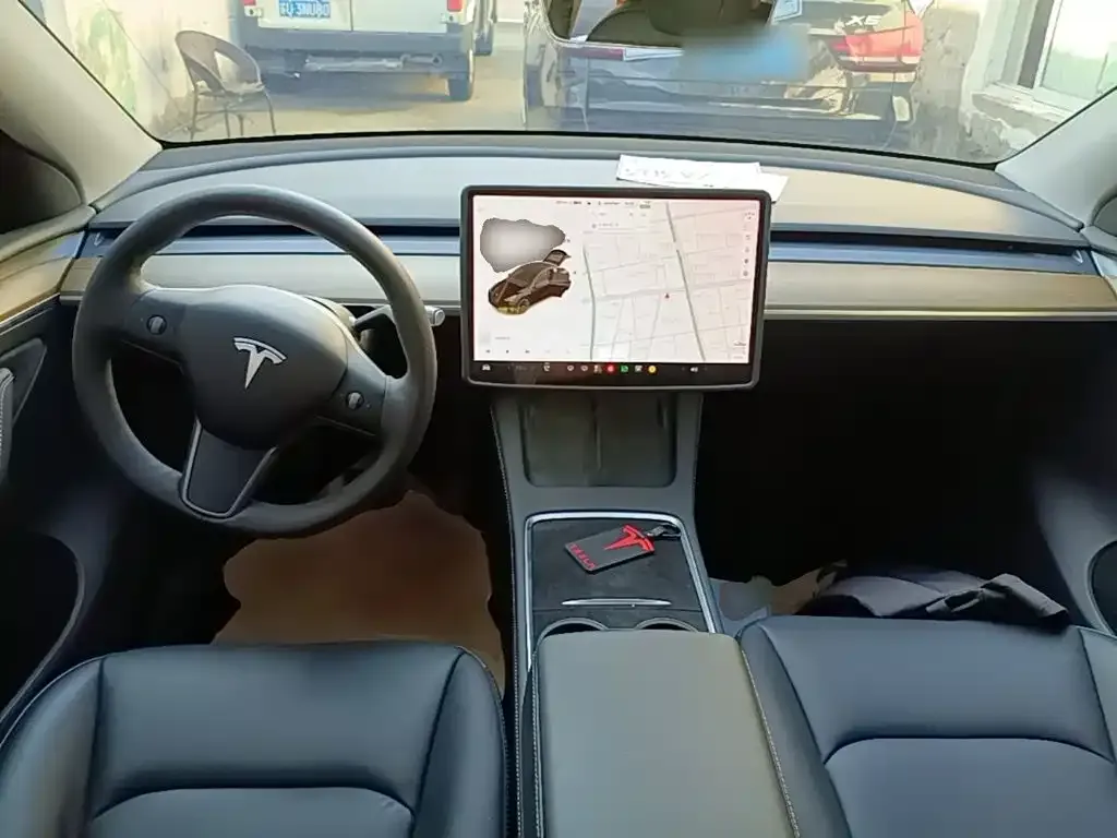 Tesla Model Y — фото 2