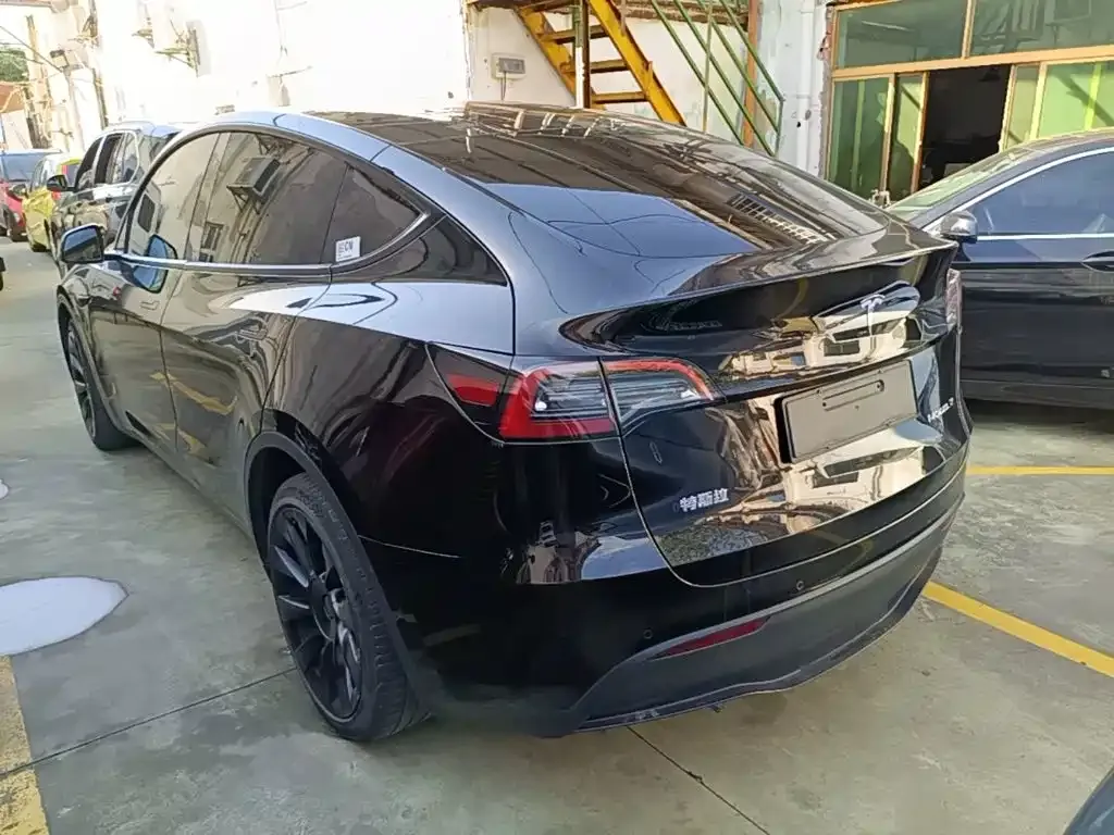 Tesla Model Y — фото 9