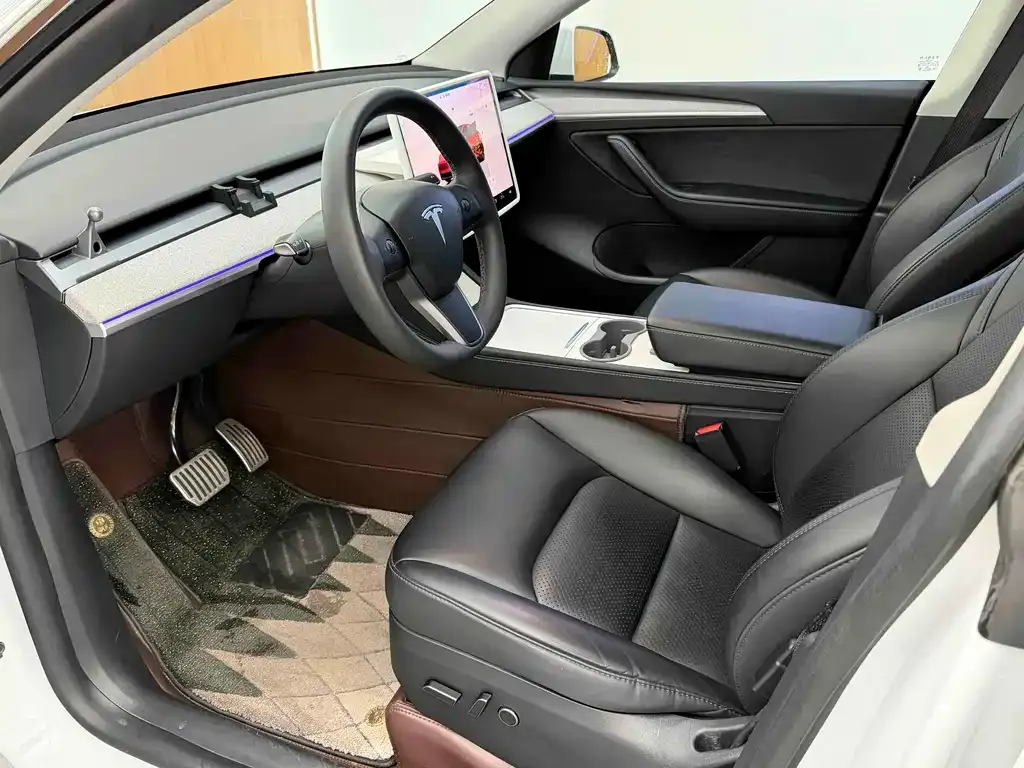 Tesla Model Y — фото 4