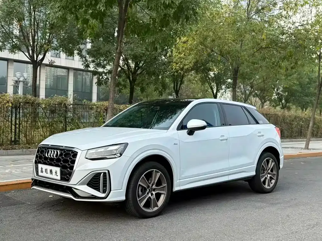 Audi Q2L — фото 1
