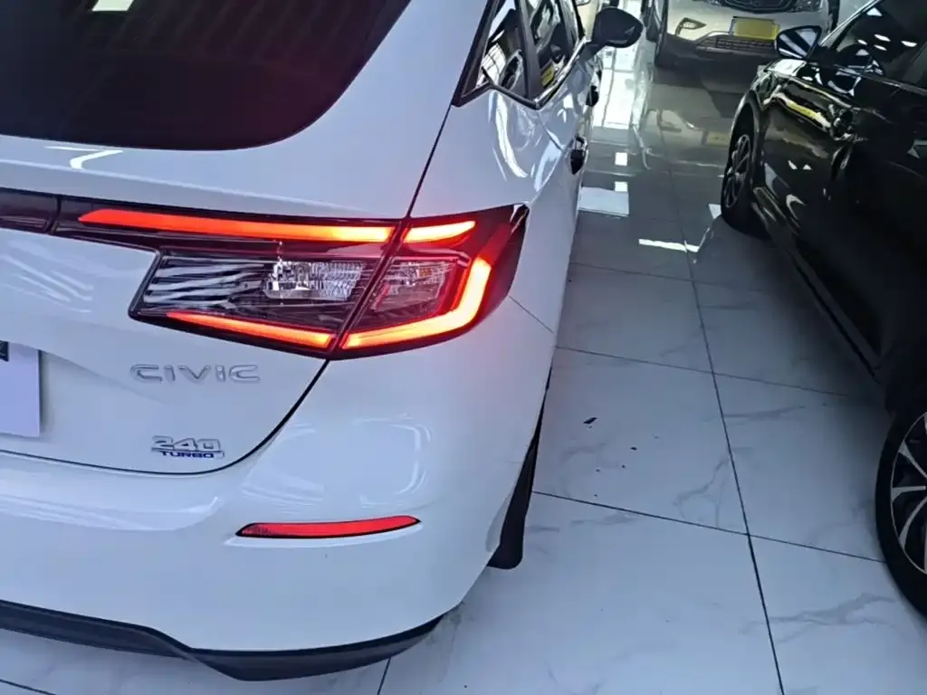 Honda Civic — фото 10