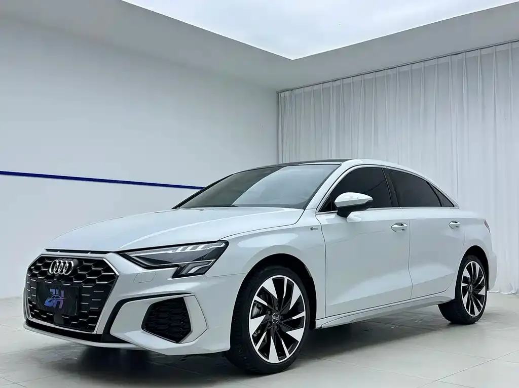Audi A3 — фото 1