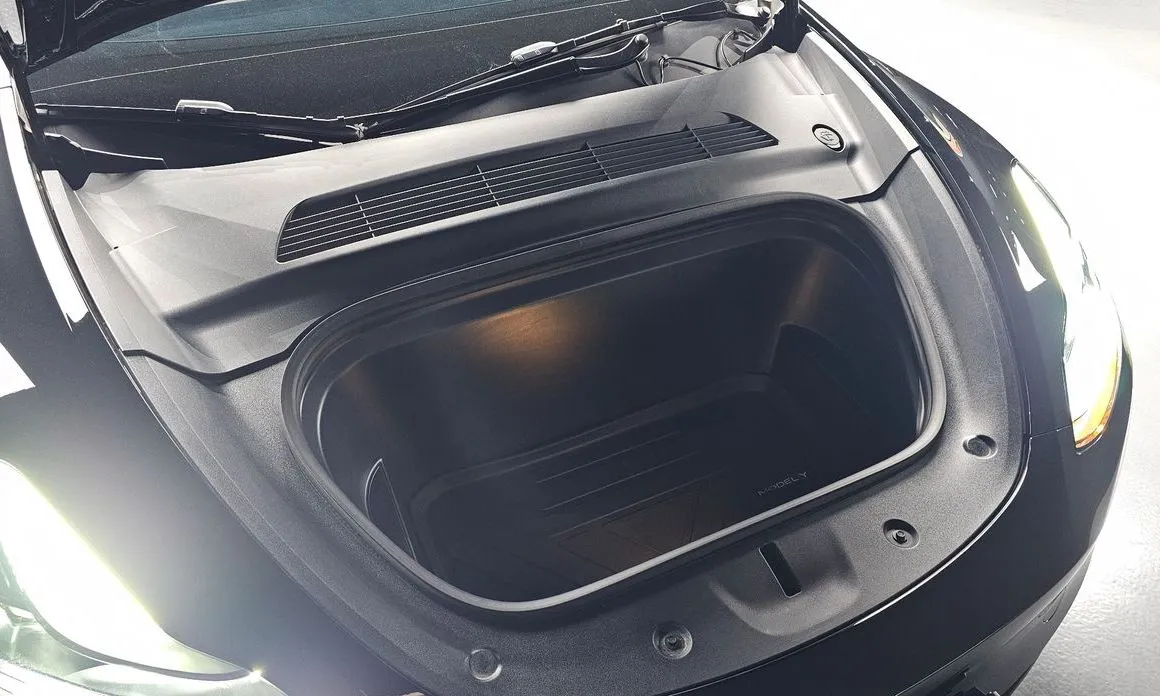 Tesla Model Y — фото 10