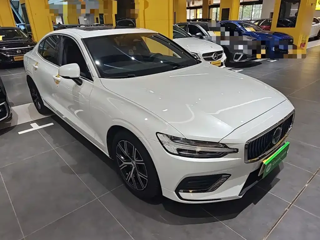 Volvo S60 — фото 10