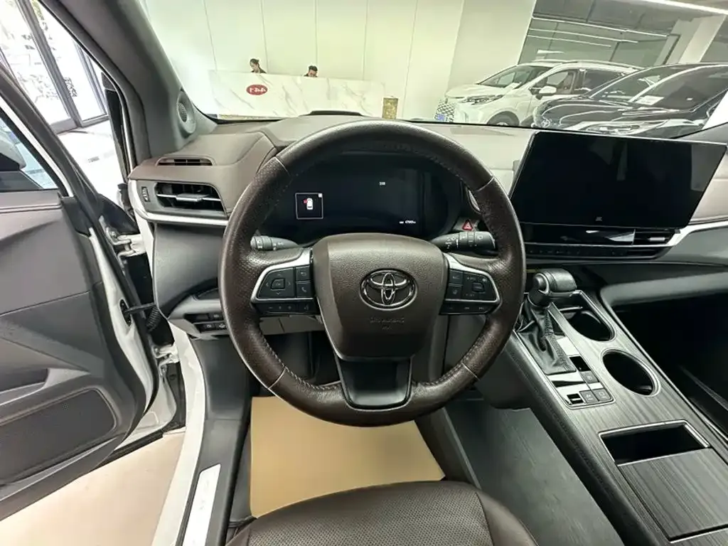 Toyota Granvia — фото 4