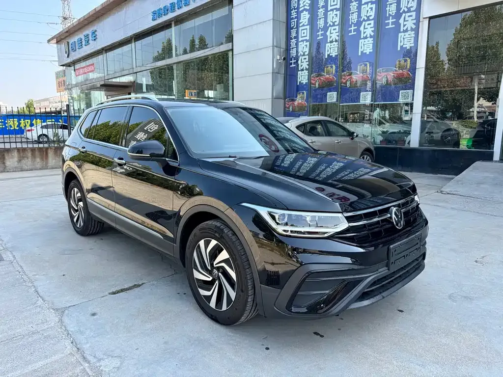 Volkswagen Tiguan L — фото 6