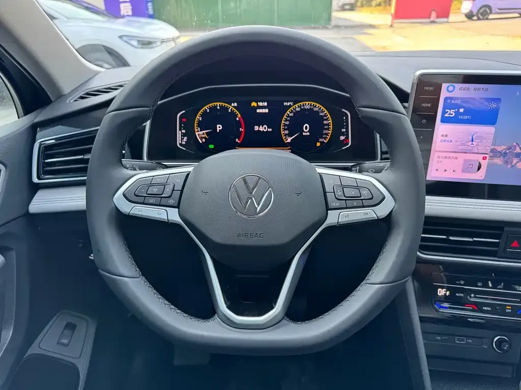 Volkswagen Tiguan L — фото 4