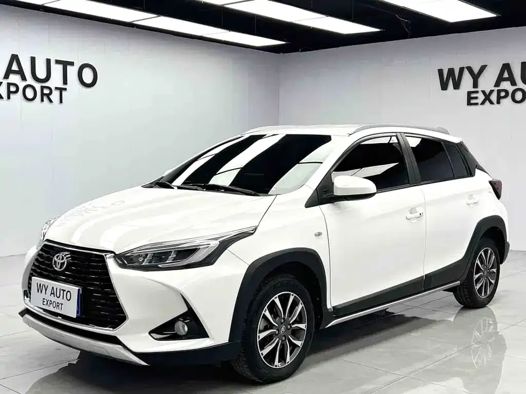 Toyota Yaris L — фото 1