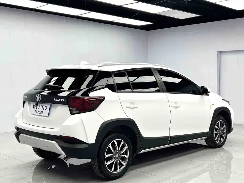Toyota Yaris L — фото 7