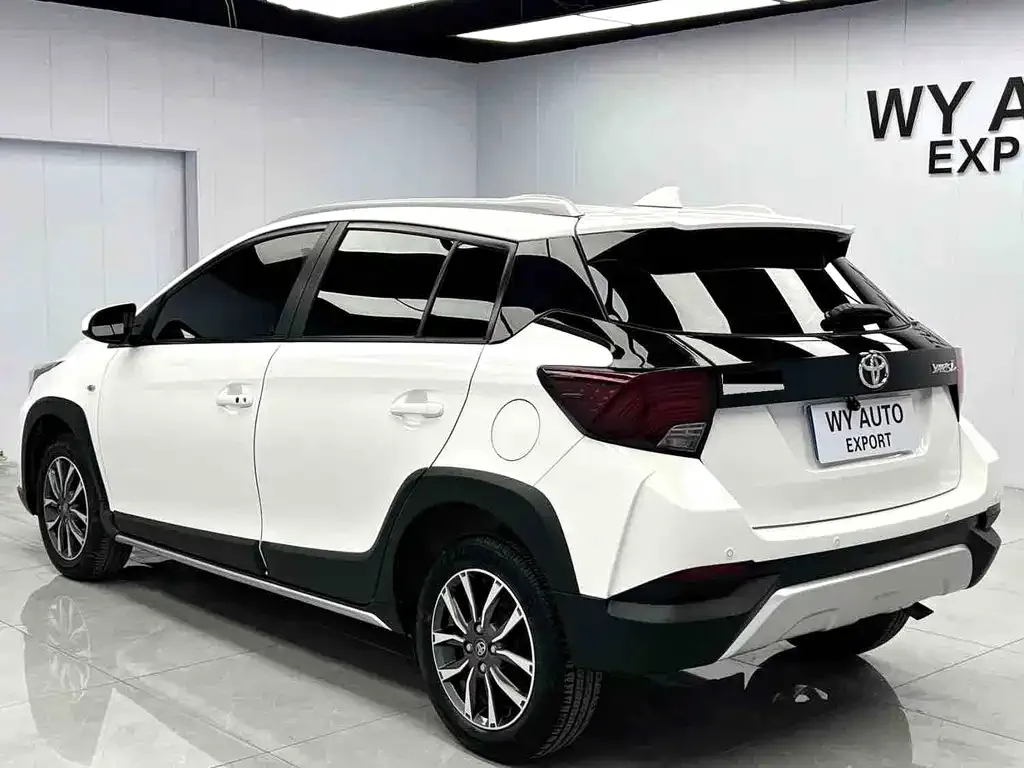 Toyota Yaris L — фото 2