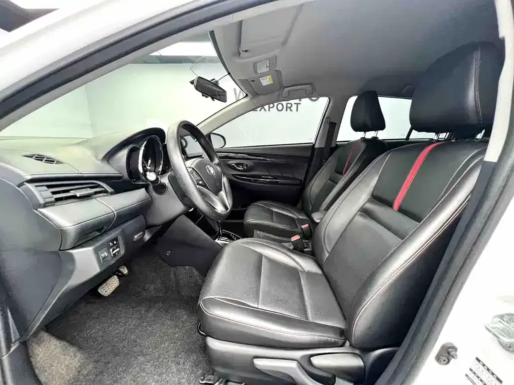 Toyota Yaris L — фото 4