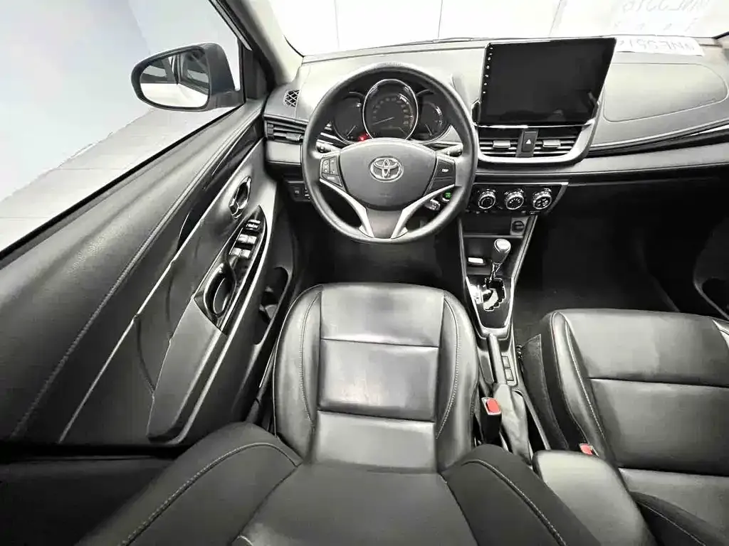 Toyota Yaris L — фото 8