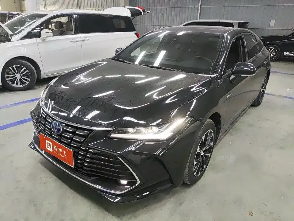 Toyota Avalon — фото 1