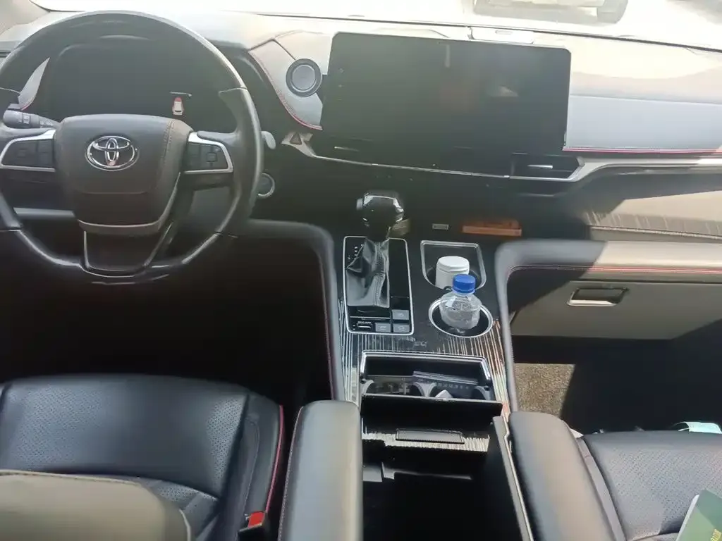 Toyota Sienna — фото 10