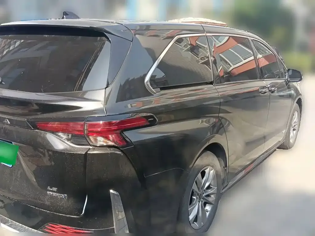 Toyota Sienna — фото 8