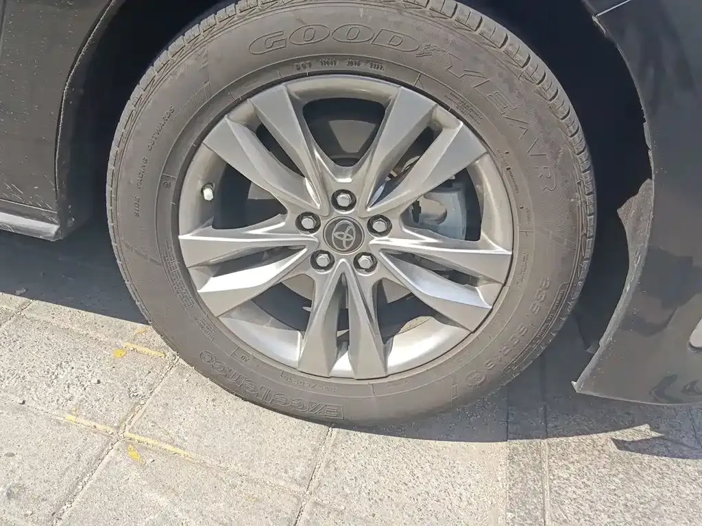Toyota Sienna — фото 3