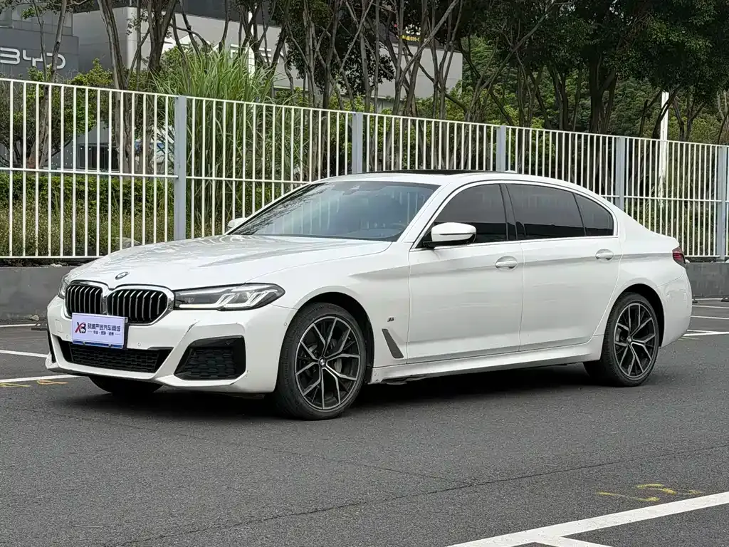 BMW 5 Series — фото 1