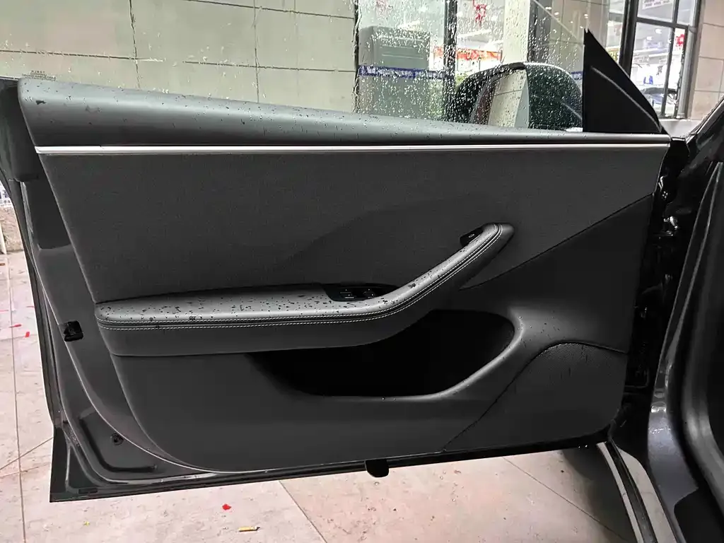 Tesla Model 3 — фото 3