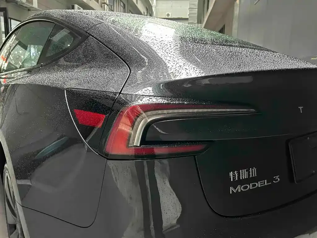 Tesla Model 3 — фото 10