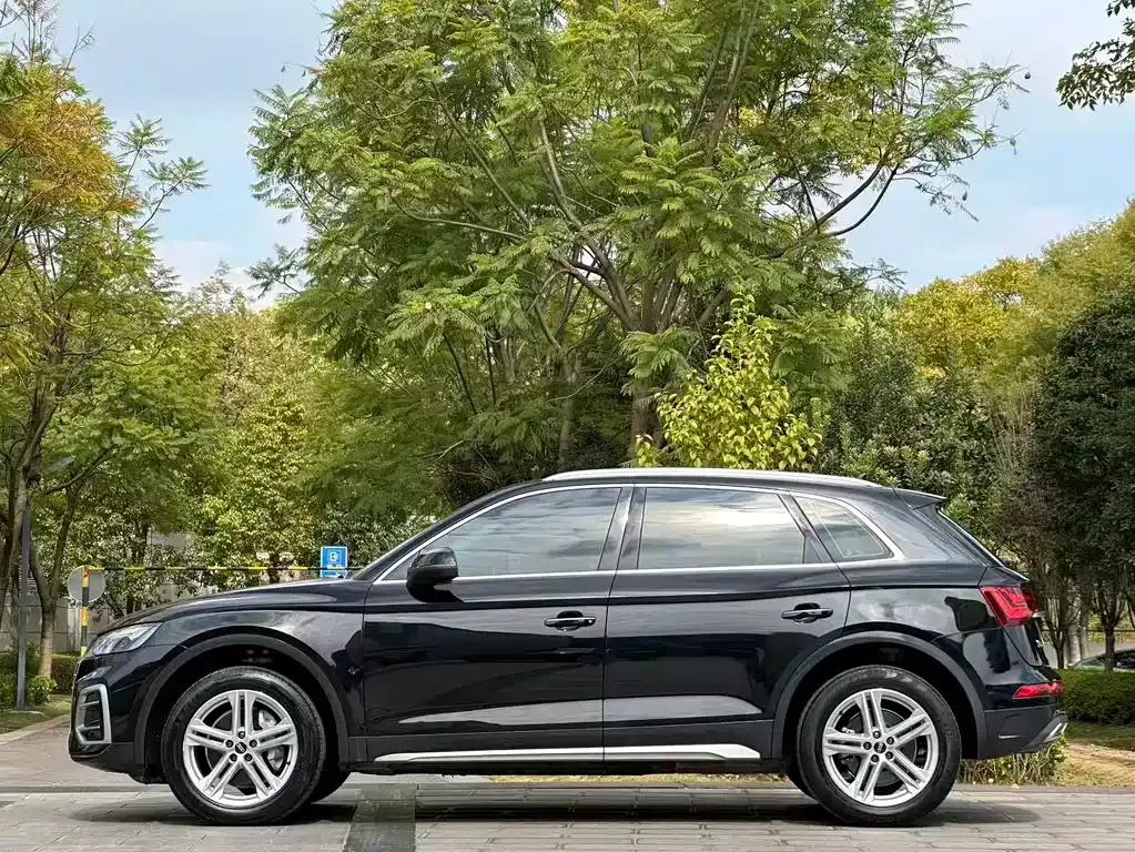 Audi Q5L — фото 9