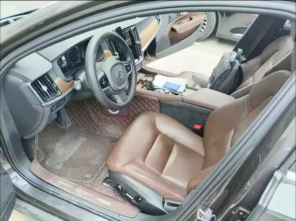 Volvo S90 — фото 1