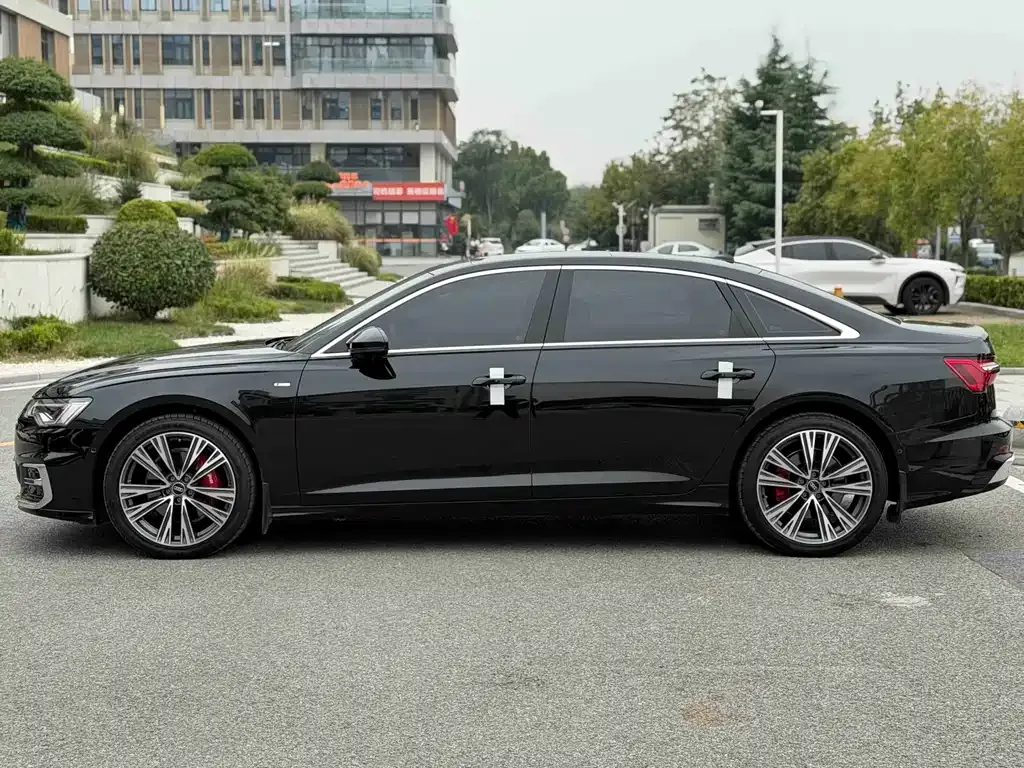 Audi A6L — фото 10