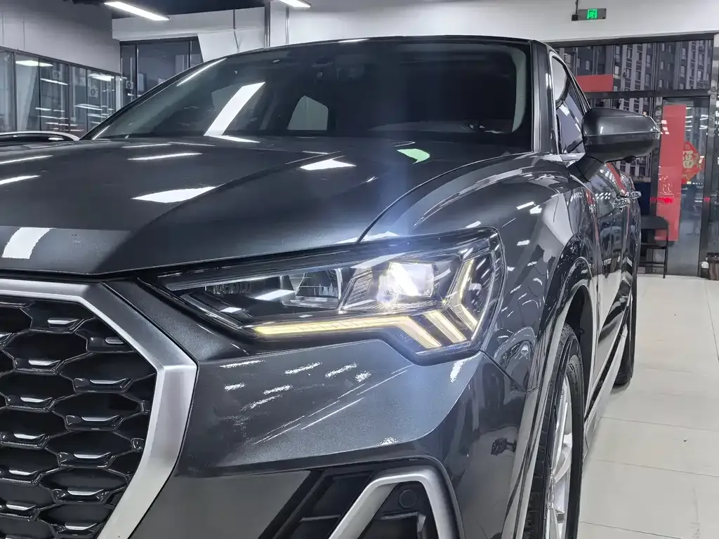 Audi Q3 Sportback — фото 10