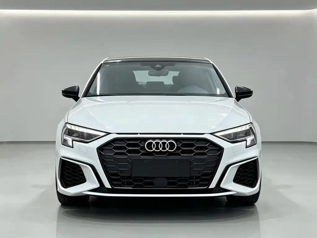 Audi A3 — фото 1