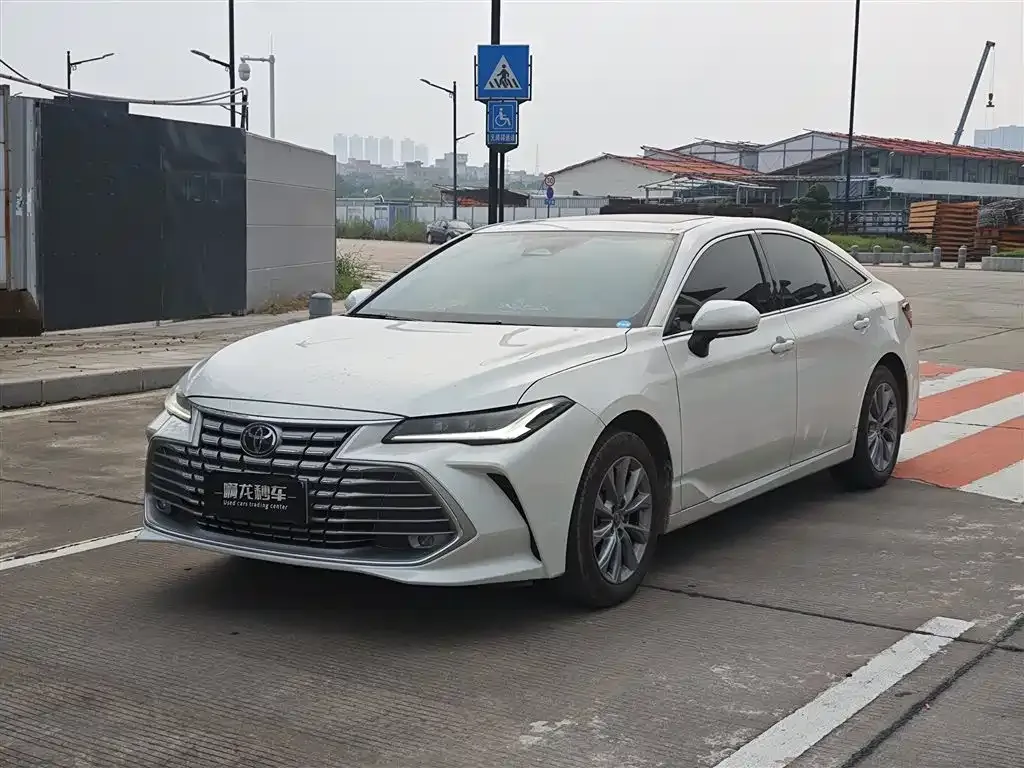 Toyota Avalon — фото 1