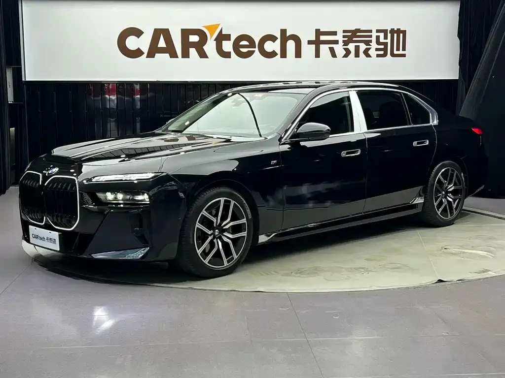 BMW 7 Series — фото 1
