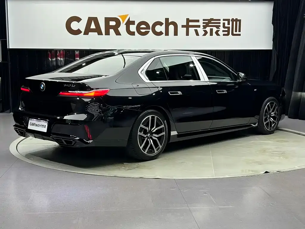 BMW 7 Series — фото 10