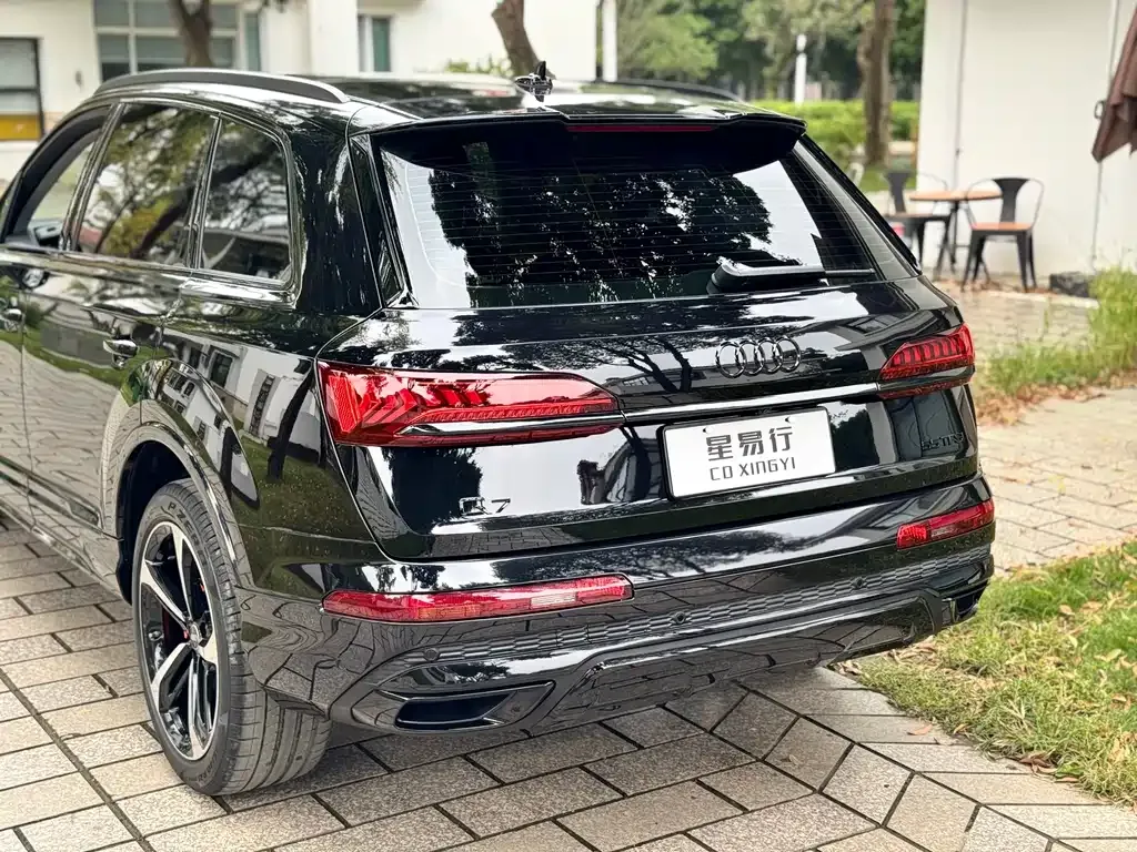 Audi Q7 — фото 8