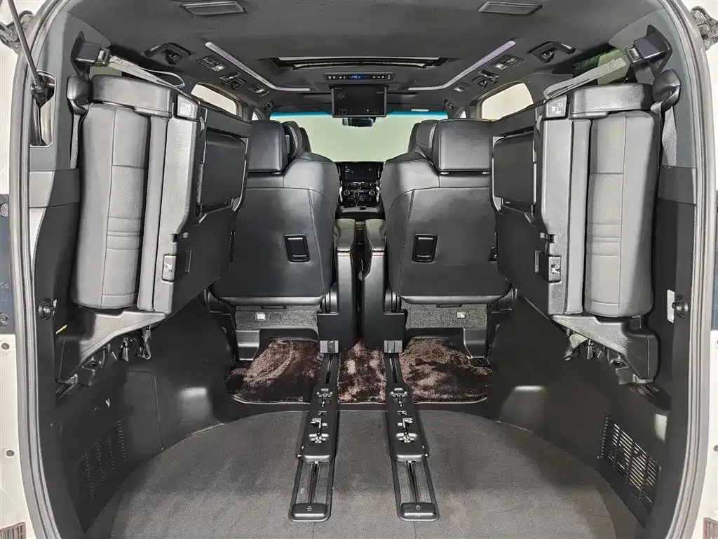 Toyota Vellfire — фото 6
