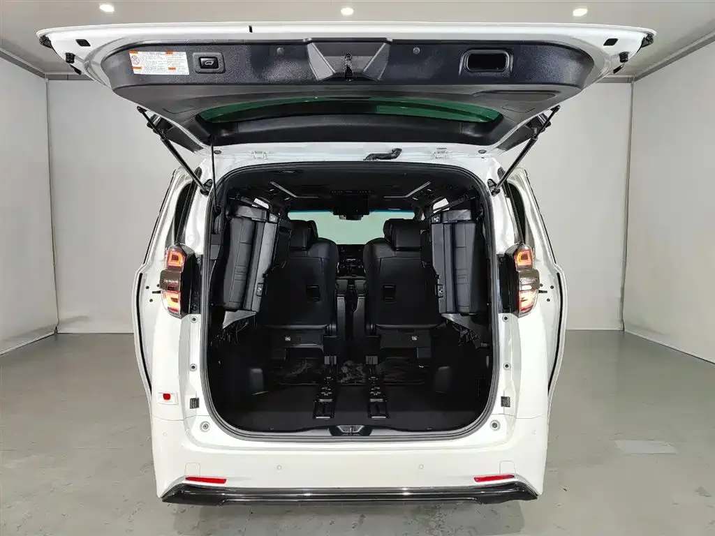 Toyota Vellfire — фото 4