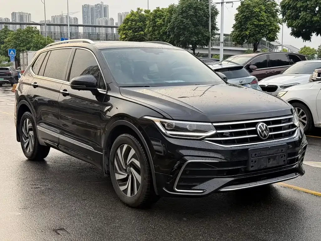 Volkswagen Tiguan L — фото 8