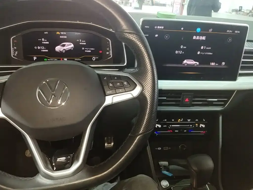 Volkswagen Tiguan L — фото 10